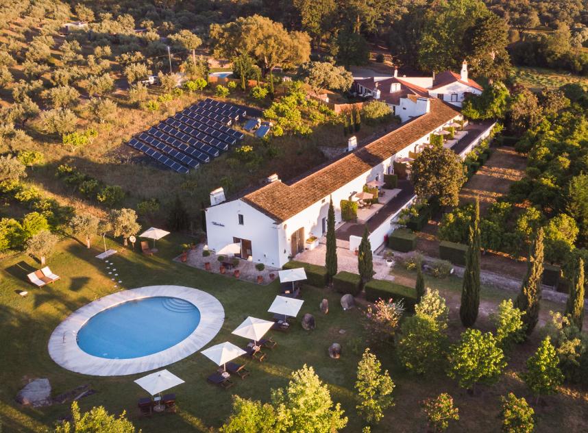 Imani Country House****